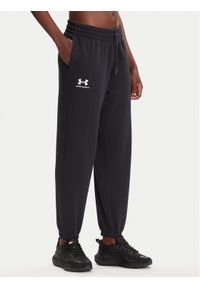 Under Armour Spodnie dresowe Essential Fleece Joggers 1373034 Czarny Regular Fit. Kolor: czarny. Materiał: dresówka, bawełna