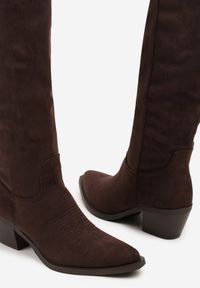 Renee - Brązowe Kozaki Typu Kowbojki na Niskim Stożkowym Obcasie Zolavie. Okazja: na co dzień. Kolor: brązowy. Materiał: zamsz, jeans. Wzór: aplikacja. Obcas: na obcasie. Styl: casual. Wysokość obcasa: średni