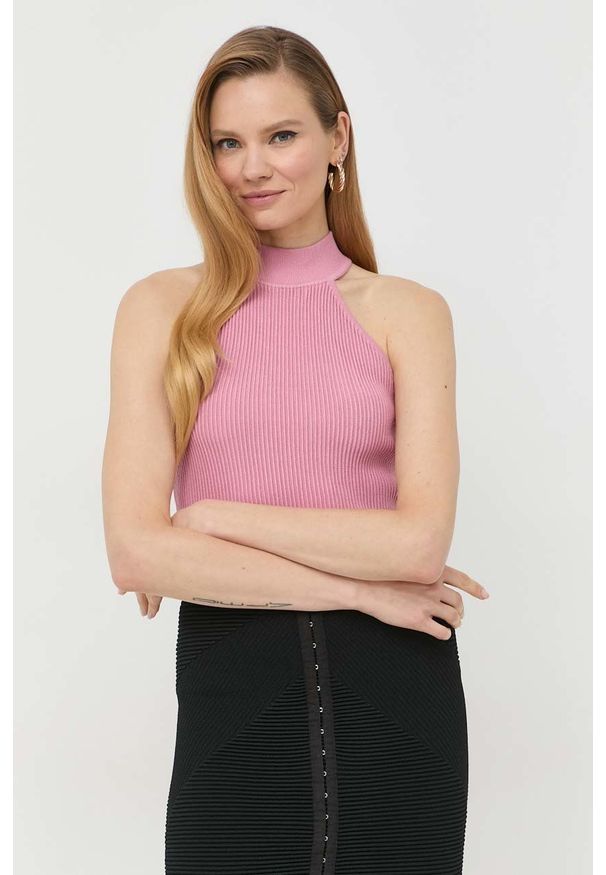 Guess top damski kolor różowy. Typ kołnierza: dekolt halter. Kolor: różowy. Materiał: materiał, dzianina, wiskoza. Wzór: gładki