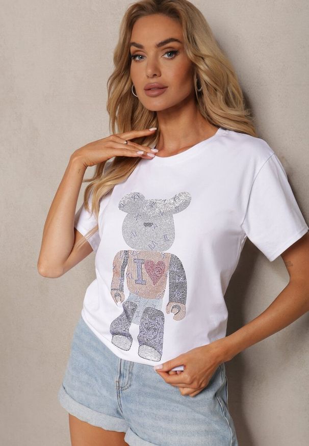 Renee - Biały Bawełniany T-shirt z Krótkim Rękawem i Cyrkoniami Risarie. Typ kołnierza: kołnierz z falbankami. Kolor: biały. Materiał: bawełna. Długość rękawa: krótki rękaw. Długość: krótkie. Sezon: wiosna