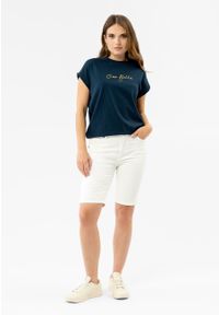 Volcano - Szorty jeansowe, Slim Fit, E-NEDA. Kolor: kremowy. Materiał: jeans. Długość: krótkie. Wzór: aplikacja. Styl: klasyczny #1