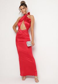 Born2be - Czerwona Satynowa Sukienka Wiązana na Szyi z Wycięciem pod Biustem i Różyczką Roneza. Kolor: czerwony. Materiał: satyna. Styl: elegancki #3