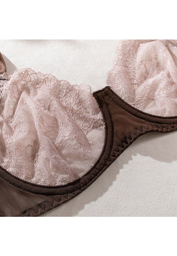 Intica - Zestaw bielizny z delikatnej koronki na specjalne okazje Eivor. Materiał: koronka. Wzór: koronka