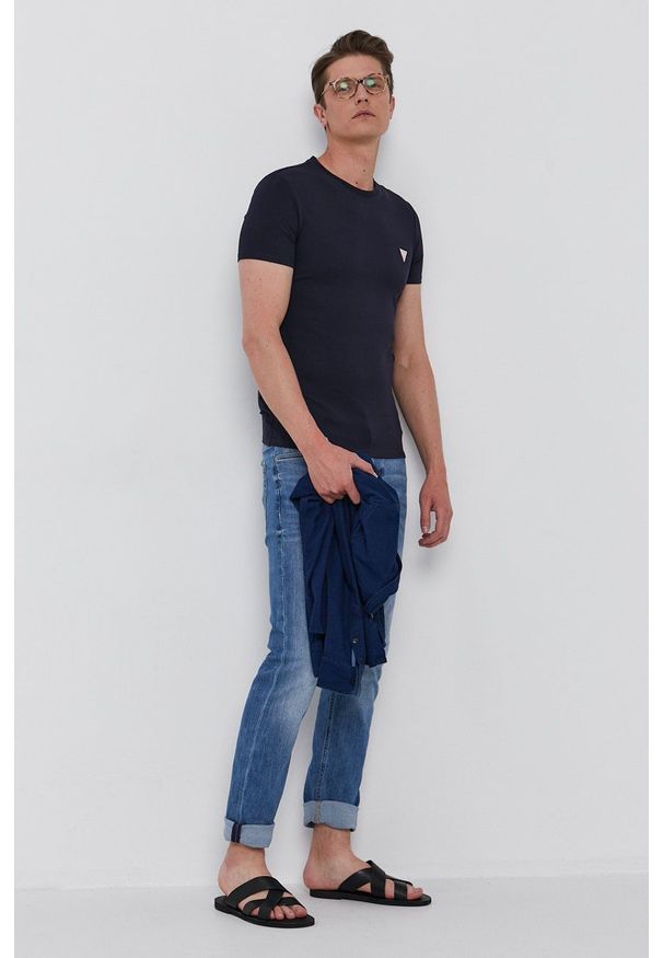 Guess - T-shirt. Okazja: na co dzień. Kolor: niebieski. Wzór: aplikacja. Styl: casual