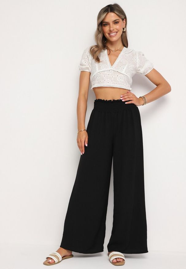 Born2be - Czarne Szerokie Spodnie z Wysokim Stanem Wykończone Gumką w Pasie Risinassa. Okazja: na spotkanie biznesowe. Stan: podwyższony. Kolor: czarny. Styl: biznesowy