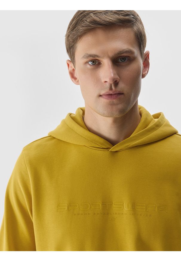 4f - 4F Bluza dresowa nierozpinana z kapturem męska - żółta M. Okazja: na co dzień. Typ kołnierza: kaptur. Kolor: żółty. Materiał: dresówka. Wzór: gładki, nadruk, ze splotem. Styl: casual, sportowy