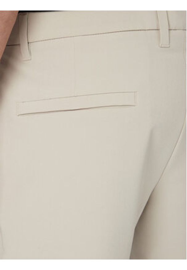 BOSS Szorty materiałowe S Commuter 10.5 Inch 50540337 Beżowy jasny Slim Fit. Kolor: beżowy. Materiał: syntetyk