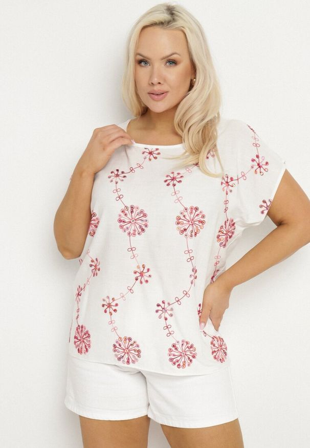 Born2be - Biała Bluzka z Bawełny Ozdobiona Haftem i Cekinami Mailitte. Okazja: na co dzień. Kolor: biały. Materiał: bawełna. Długość rękawa: krótki rękaw. Długość: krótkie. Wzór: aplikacja, haft. Sezon: lato. Styl: klasyczny, casual