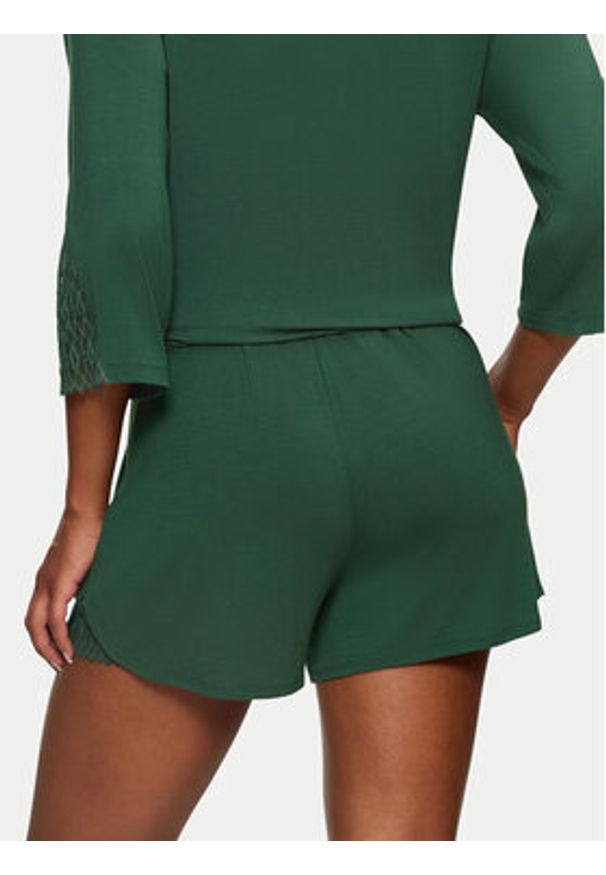 Triumph Szorty piżamowe Aura Spotlight 10221415 Zielony Relaxed Fit. Kolor: zielony