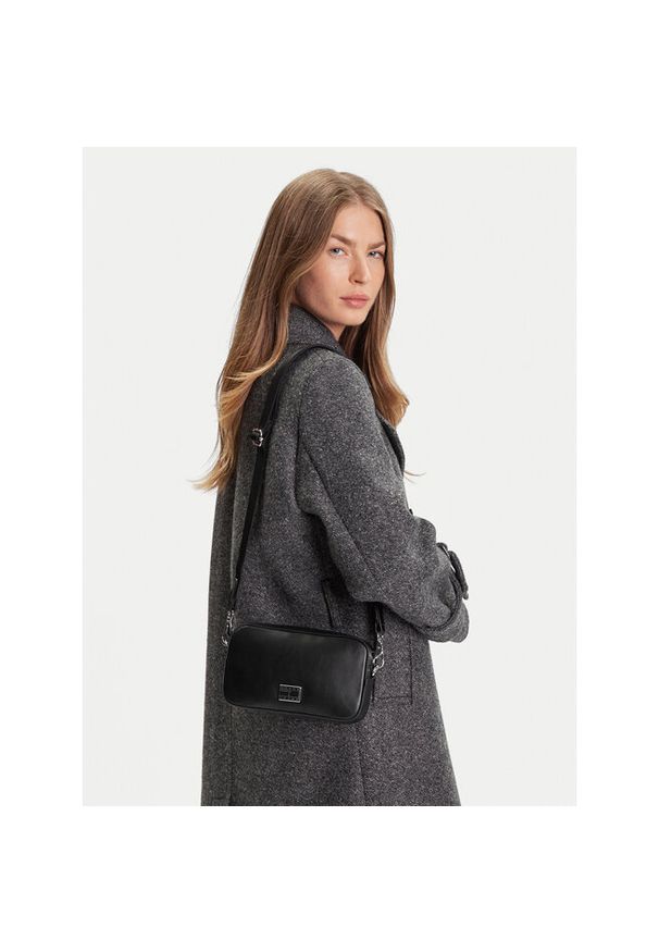 Torebka Tommy Jeans. Kolor: czarny