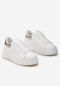 Born2be - Biało-Złote Sneakersy z Delikatną Perforacją i Gumowym Misiem przy Sznurówkach Zephra. Kolor: biały. Materiał: guma