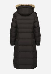 Born2be - Czarna Kurtka Pikowana Mocno Ocieplana z Kapturem z Futerkiem Gelirra. Okazja: na co dzień. Typ kołnierza: kaptur. Kolor: czarny. Materiał: futro. Długość rękawa: długi rękaw. Długość: długie. Styl: elegancki, casual #5