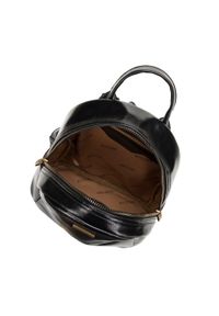 Wittchen - Damski plecak z błyszczącej ekoskóry czarny. Kolor: czarny. Materiał: skóra ekologiczna. Wzór: paski. Styl: elegancki #5
