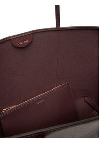 Calvin Klein Torebka Emblem Aop Tote W/ Pouch LV04F3266G Bordowy. Kolor: czerwony. Materiał: skórzane