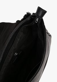 Born2be - Czarna Torebka Listonoszka z Rączką i Paskiem Malanira. Kolor: czarny. Styl: casual, elegancki #2