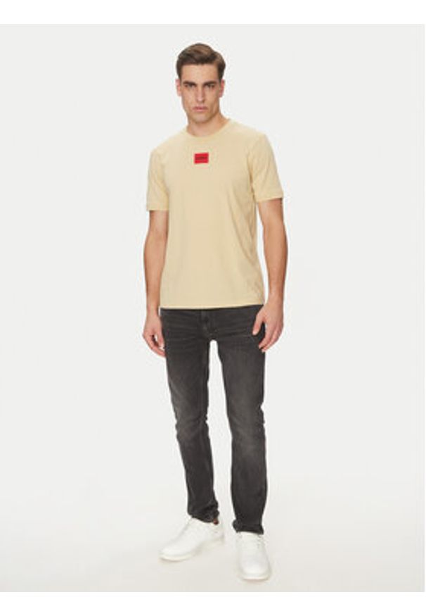 Hugo - HUGO T-Shirt Diragolino212 50447978 Beżowy Regular Fit. Kolor: beżowy. Materiał: bawełna