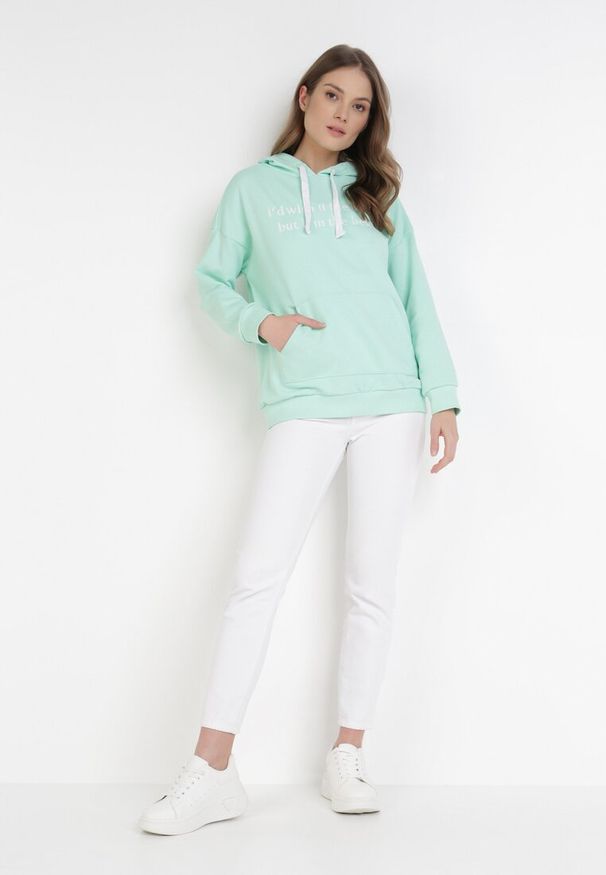 Born2be - Miętowa Bluza Corradenah. Okazja: na co dzień. Typ kołnierza: kaptur. Kolor: miętowy. Wzór: haft, napisy. Styl: klasyczny, casual