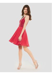Swing Sukienka koktajlowa 5AE19300 Czerwony Slim Fit. Kolor: czerwony. Materiał: syntetyk. Styl: wizytowy