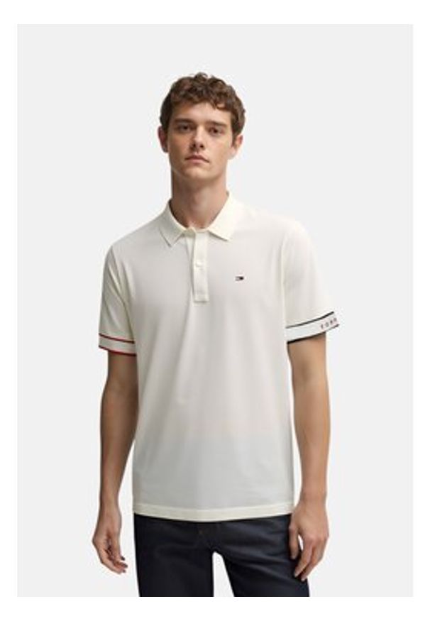 Tommy Jeans Polo Flag Cuff DM0DM21306 Écru Slim Fit. Typ kołnierza: polo. Materiał: bawełna