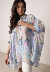 Born2be - Niebieska Oversizowa Koszula z Bawełną o Kroju Typu Nietoperz Nyletia. Okazja: na co dzień. Typ kołnierza: kołnierzyk klasyczny. Kolor: niebieski. Materiał: bawełna. Sezon: wiosna, lato. Styl: elegancki, klasyczny, casual #7