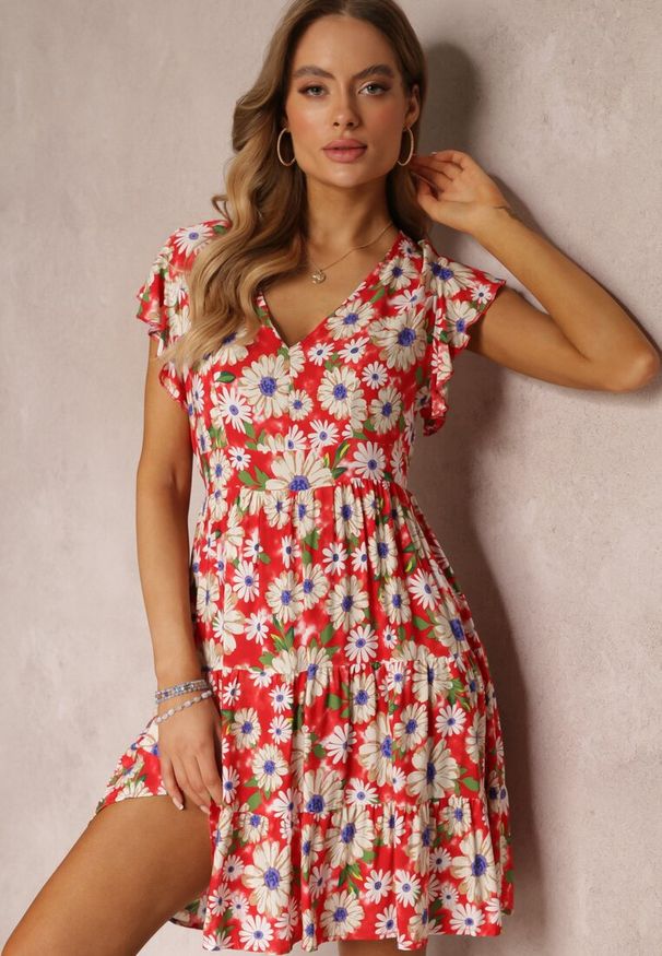 Renee - Czerwona Taliowana Sukienka Mini w Kwiaty z Gumką w Talii Teziovi. Kolor: czerwony. Materiał: wiskoza. Wzór: kwiaty. Długość: mini