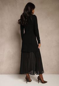 Renee - Czarna Sukienka Longsleeve z Wiskozą o Dopasowanym Kroju z Plisami Zeniea. Okazja: na spotkanie biznesowe. Kolor: czarny. Materiał: wiskoza. Długość rękawa: długi rękaw. Typ sukienki: dopasowane, oversize. Styl: klasyczny, biznesowy #3