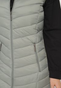 Born2be - Jasnozielona Pikowana Kamizelka z Odpinanym Kapturem Ivandirae. Okazja: na spacer, na co dzień. Kolor: zielony. Styl: casual, elegancki #2