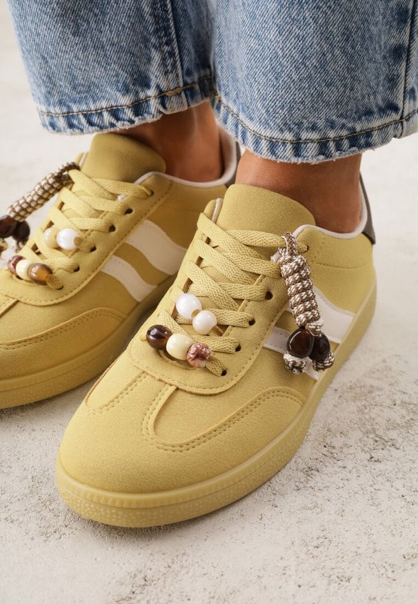 Renee - Żółte Sneakersy Typu Tenisówki Ozdobione Koralikami Daemeli. Kolor: żółty. Materiał: jeans. Wzór: aplikacja. Sezon: lato