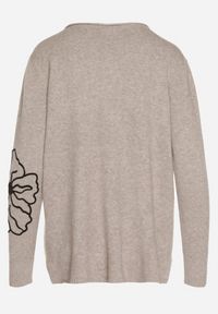 Born2be - Beżowy Sweter Ozdobiony Haftowanymi Kwiatami Halatusea. Okazja: na co dzień. Kolor: beżowy. Materiał: jeans. Wzór: kwiaty, aplikacja, haft. Styl: klasyczny, casual #7