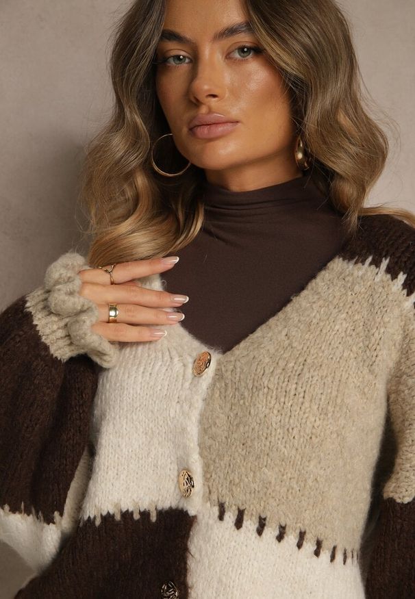 Renee - Brązowy Oversizowy Kardigan w Patchworkowym Stylu z Guzikami i Domieszką Wełny Atavita. Okazja: na co dzień. Kolor: brązowy. Materiał: wełna. Długość: długie. Wzór: aplikacja. Sezon: zima. Styl: casual