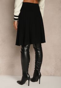 Renee - Czarna Spódnica z Kaszmirem o Rozkloszowanym Kroju High Waist Acrea. Okazja: na co dzień. Stan: podwyższony. Kolor: czarny. Materiał: kaszmir. Styl: casual, elegancki #2