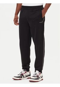 Armani Exchange Spodnie dresowe XM001358 AF16278 UC001 Czarny Regular Fit. Kolor: czarny. Materiał: syntetyk, bawełna #1