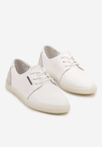 Renee - Białe Sneakersy ze Skóry Naturalnej z Perforacją Dolianea. Okazja: na co dzień. Kolor: biały. Materiał: skóra #5