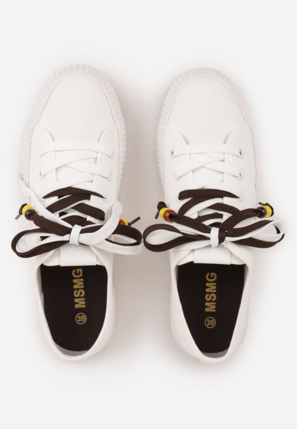 Renee - Białe Niskie Trampki z Podwójnymi Sznurówkami na Tłoczonej Platformie Astedella. Zapięcie: sznurówki. Kolor: biały. Materiał: jeans. Sezon: lato. Obcas: na platformie