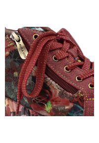 Czerwone Sneakersy Laura Vita Stylowe Obuwie Damskie Na Platformie. Zapięcie: sznurówki. Kolor: czerwony. Szerokość cholewki: normalna. Wzór: nadruk, aplikacja, kwiaty. Obcas: na platformie. Styl: elegancki #3