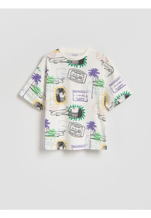 Reserved - T-shirt z nadrukiem - złamana biel. Materiał: dzianina, bawełna. Wzór: nadruk