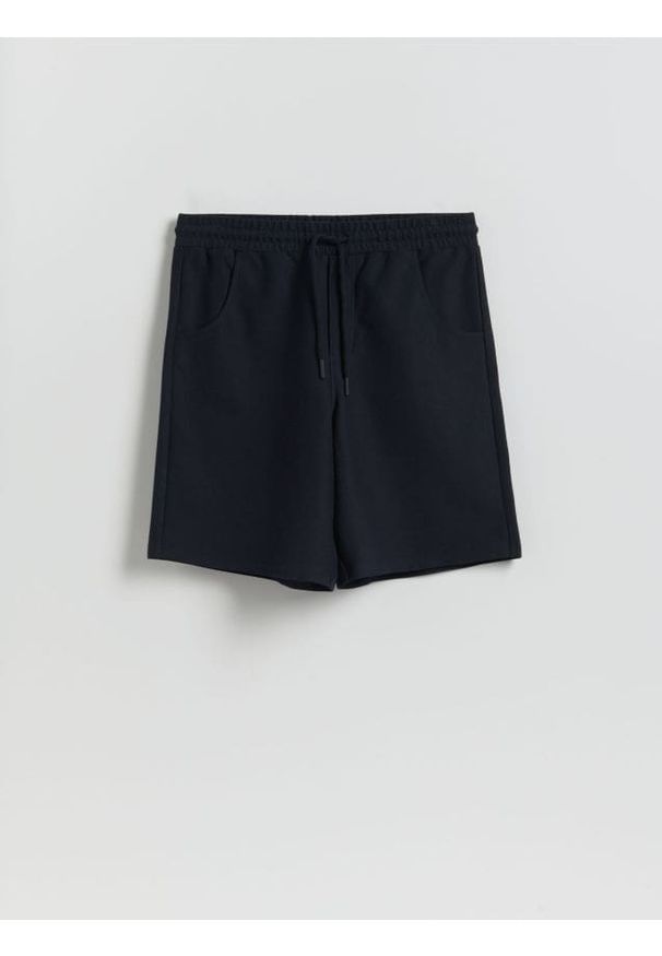 Reserved - Szorty regular fit - granatowy. Kolor: niebieski. Materiał: bawełna, dzianina