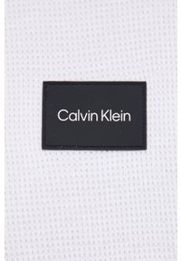 Calvin Klein - T-shirt. Okazja: na co dzień. Kolor: biały. Materiał: dzianina. Wzór: aplikacja, gładki. Styl: casual