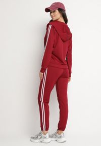 Born2be - Bordowy Komplet Dresowy Spodnie i Rozpinana Bluza z Kapturem Odovisa. Kolor: czerwony. Materiał: dresówka. Sport: turystyka piesza