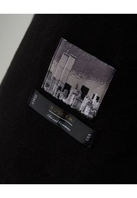 BUSCEMI - Czarny t-shirt z kolorowym nadrukiem. Kolor: czarny. Materiał: bawełna. Długość rękawa: krótki rękaw. Wzór: nadruk, kolorowy