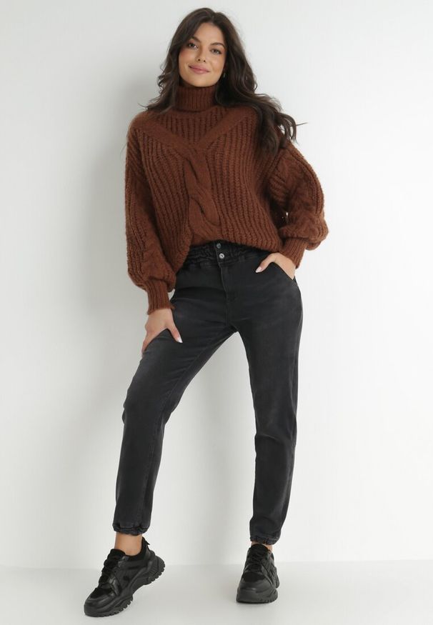 Born2be - Czarne Jeansy Joggery Keilah. Okazja: na co dzień. Kolor: czarny. Styl: casual, klasyczny