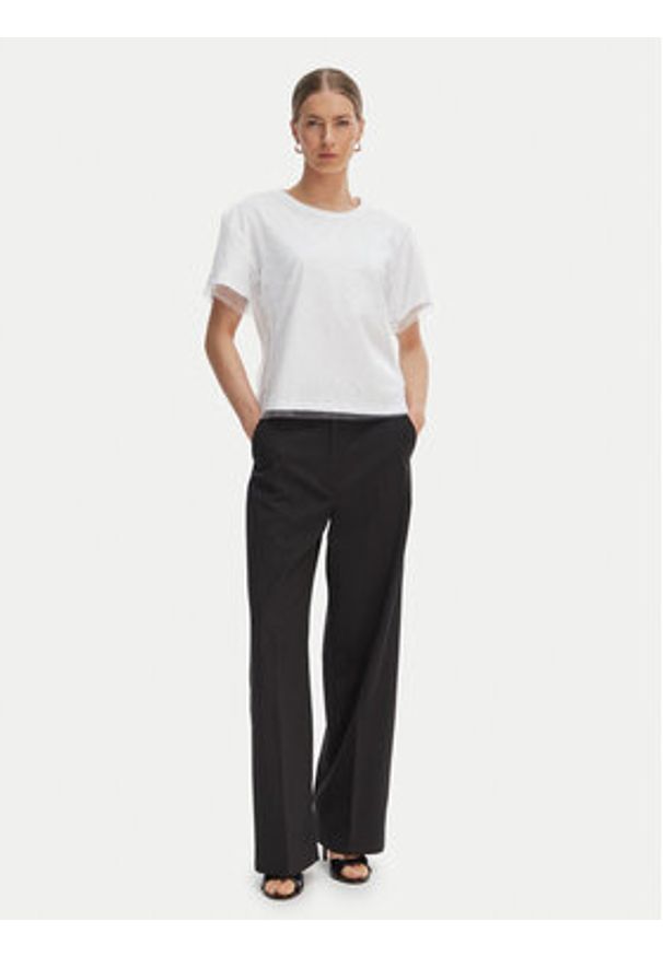 Rinascimento T-Shirt CFC0128089003 Biały Regular Fit. Kolor: biały. Materiał: bawełna