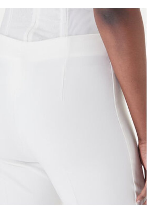 Rinascimento Spodnie materiałowe CFC0128641003 Biały Slim Fit. Kolor: biały. Materiał: syntetyk