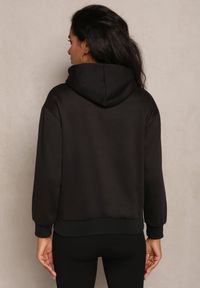 Renee - Czarna Modna Bluza z Nadrukiem i Kapturem Arinalu. Kolor: czarny. Materiał: polar. Wzór: nadruk #3