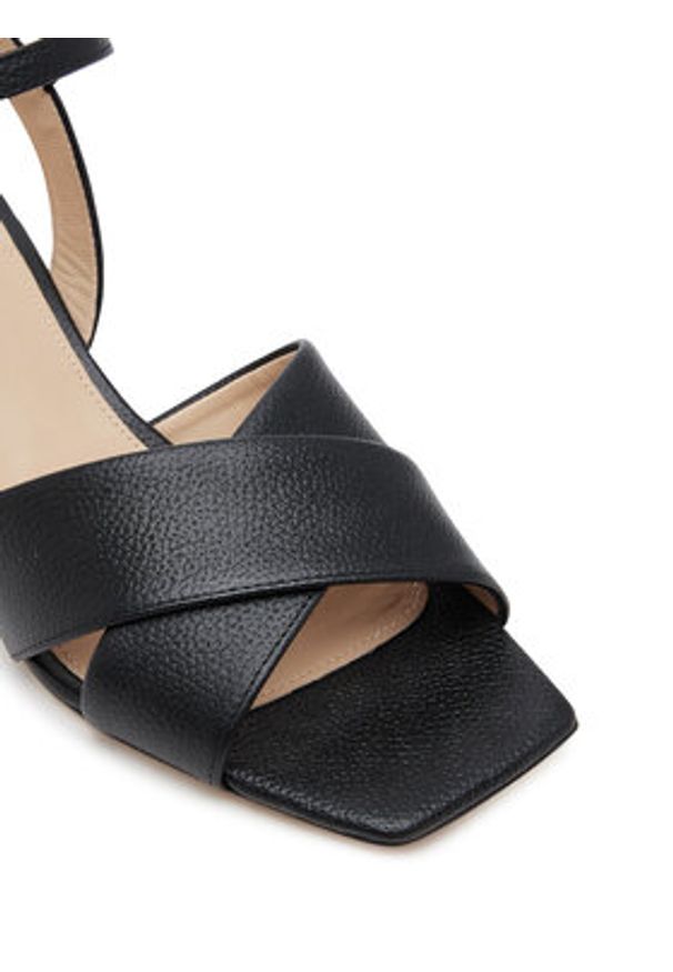 Aigner Sandały Hannah 12A 1251100 Czarny. Kolor: czarny. Materiał: skóra