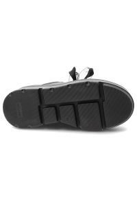 Czarne Sneakersy Karino Skórzane Obuwie Damskie Na Platformie. Okazja: na co dzień. Zapięcie: sznurówki. Kolor: czarny. Materiał: skóra. Obcas: na platformie. Styl: casual, elegancki