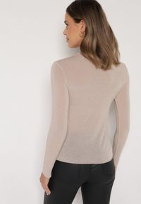 Born2be - Beżowa Bluzka z Golfem Typu Longsleeve z Wiskozy z Kaszmirem Fedine. Okazja: na co dzień. Typ kołnierza: golf. Kolor: beżowy. Materiał: wiskoza, kaszmir. Długość rękawa: długi rękaw. Styl: klasyczny, casual, elegancki #3