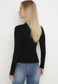 Born2be - Czarna Wiskozowa Bluzka Połgolf Farriva. Okazja: na co dzień. Kolor: czarny. Materiał: wiskoza. Styl: casual, elegancki #3