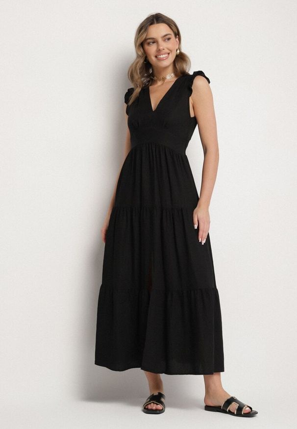 Born2be - Czarna Wiskozowa Sukienka z Falbankami Sadoline. Okazja: na co dzień. Typ kołnierza: kołnierz z falbankami. Kolor: czarny. Materiał: wiskoza. Styl: casual, boho