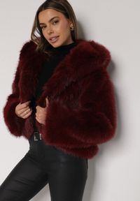Born2be - Bordowa Futrzana Kurtka z Nieodpinanym Kapturem Zetena. Kolor: czerwony. Materiał: futro. Styl: elegancki, klasyczny #6